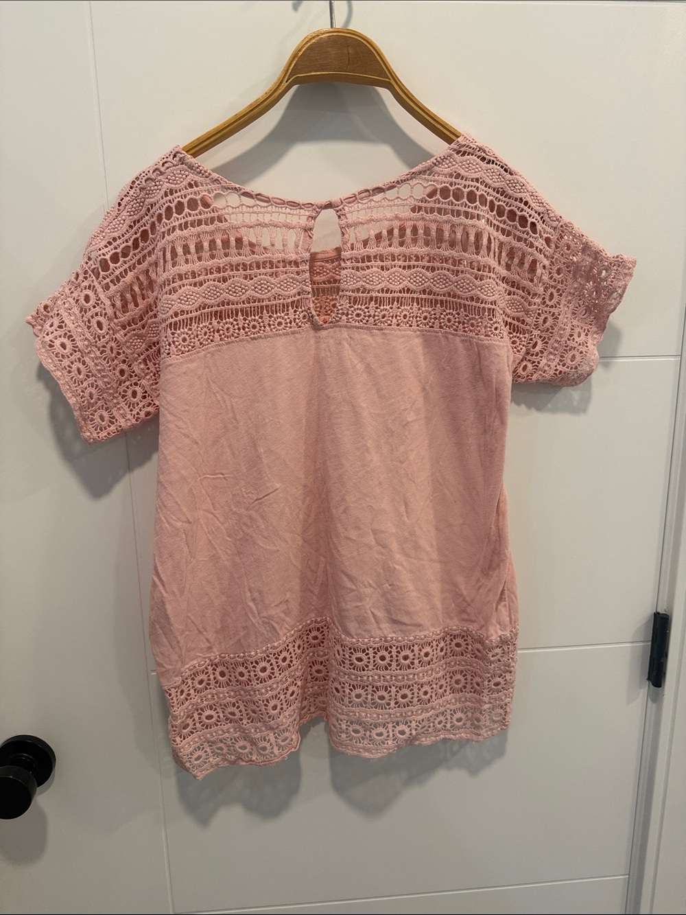 Old Navy Light Pink Crochet Lace Short Sleeve Top size medium - Picture 3 of 5
